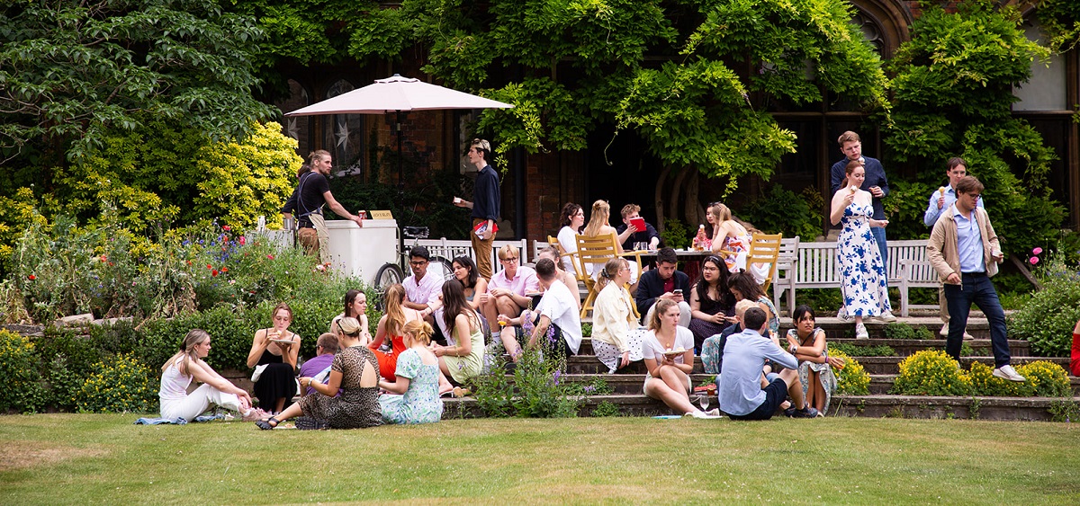 Graduates' garden party